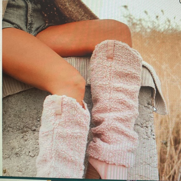 🎄Not Available🎄Bounty Faux Fur Sherpa Pink Blush Western Heeled Boots - NIB - Picture 7 of 11